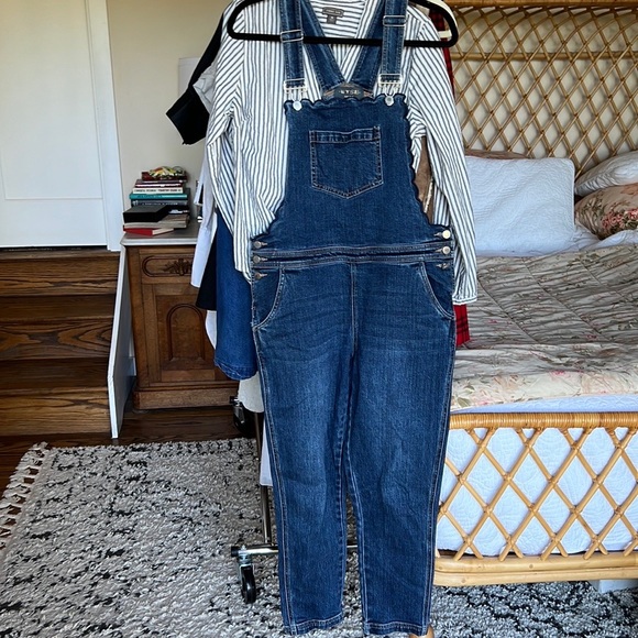 Wyse Dungarees/Overalls. Size large or 3 - Picture 3 of 8